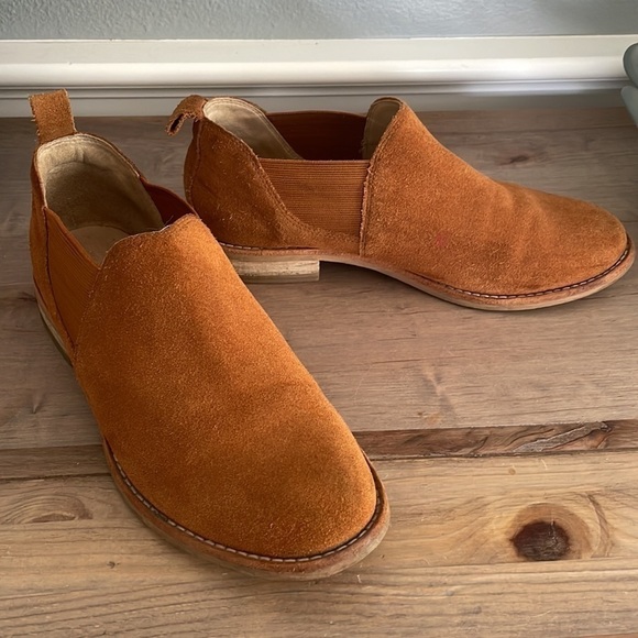 CLARKS Women's Edenvale Page Fashion Suede Leather Boots Size 7.5 Side Gore - Picture 3 of 11